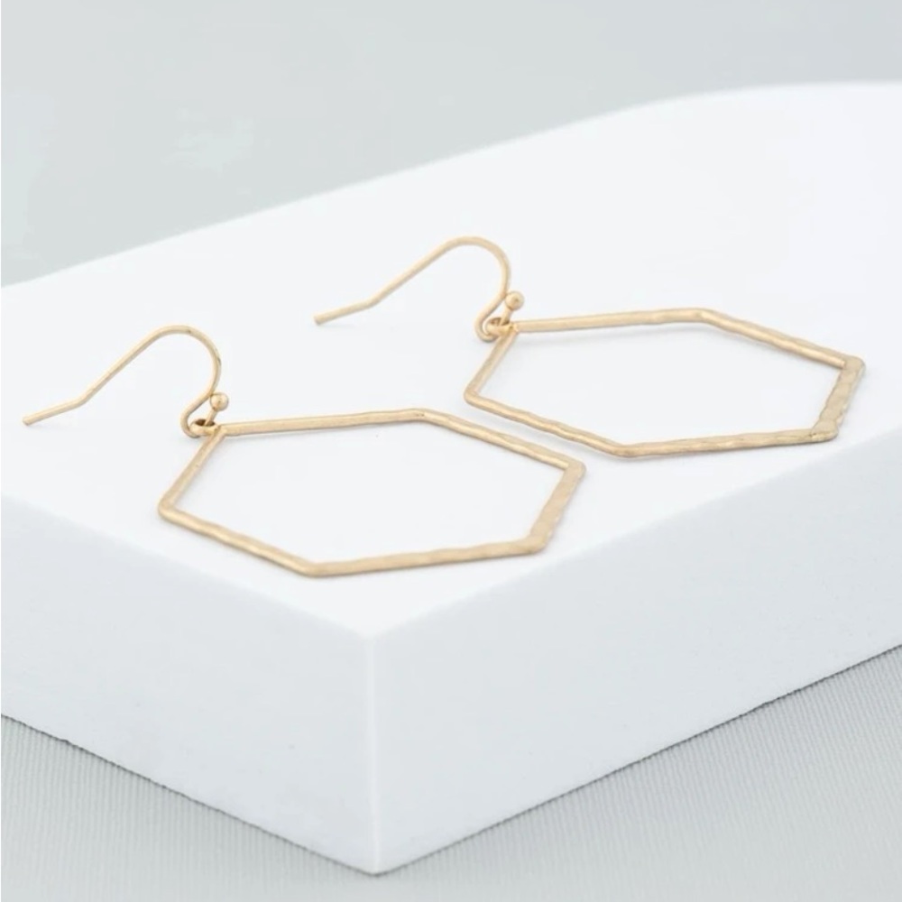 Geometric shaped earring - Picture 3 of 5